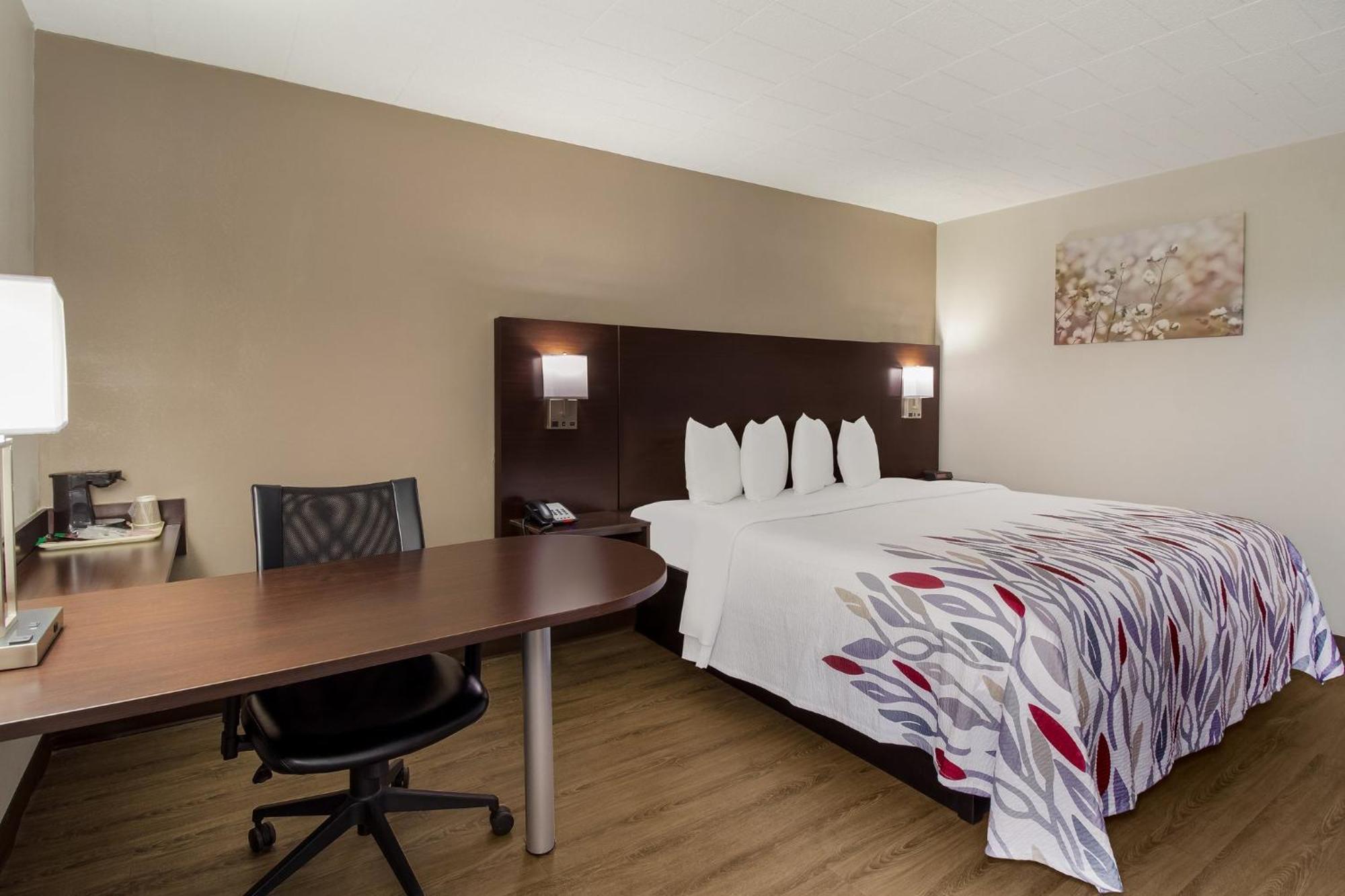 Red Roof Inn New Stanton Dış mekan fotoğraf