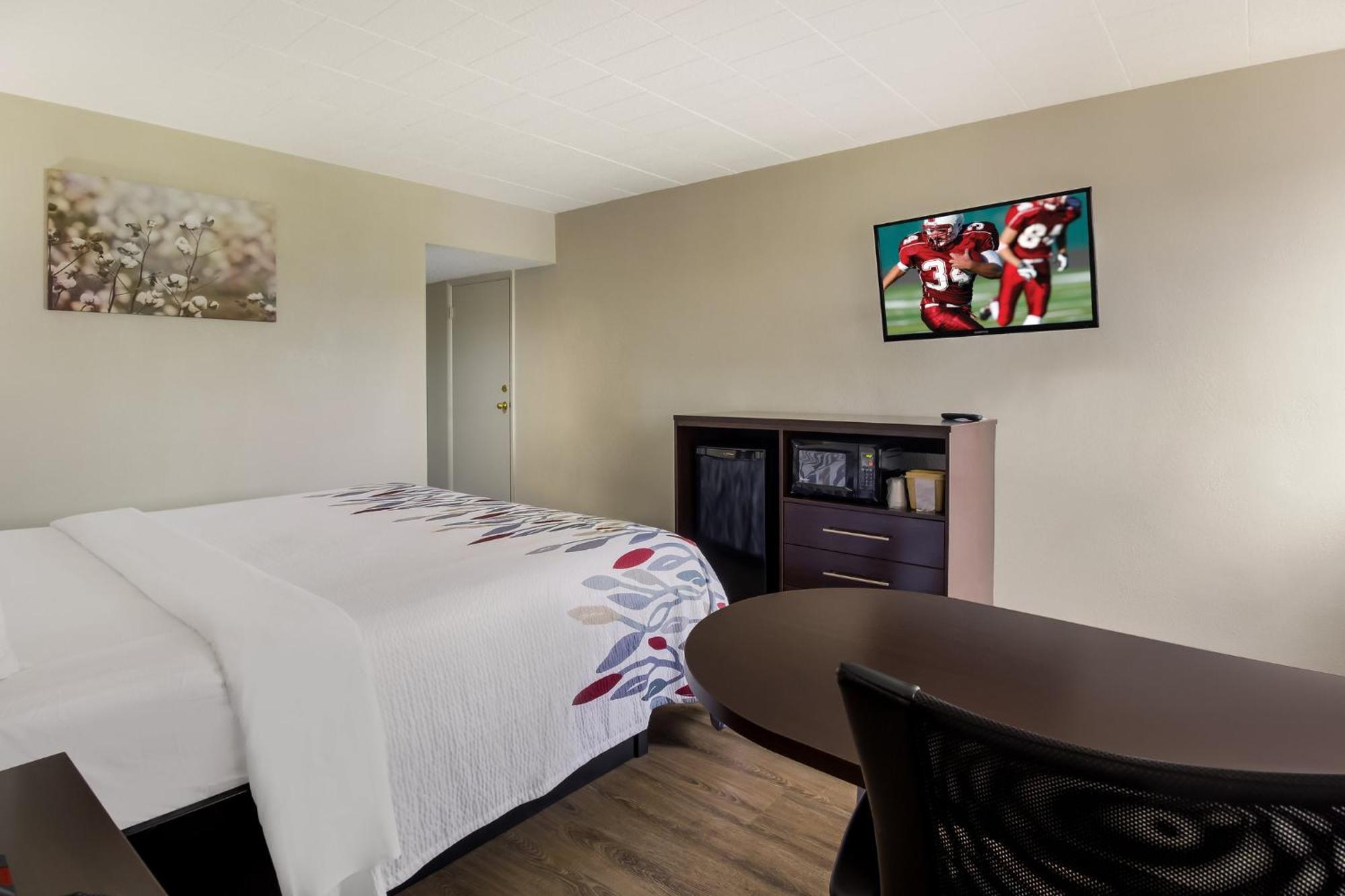 Red Roof Inn New Stanton Dış mekan fotoğraf