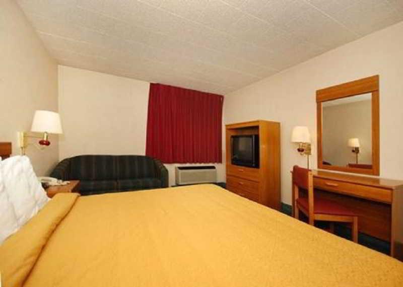 Red Roof Inn New Stanton Dış mekan fotoğraf
