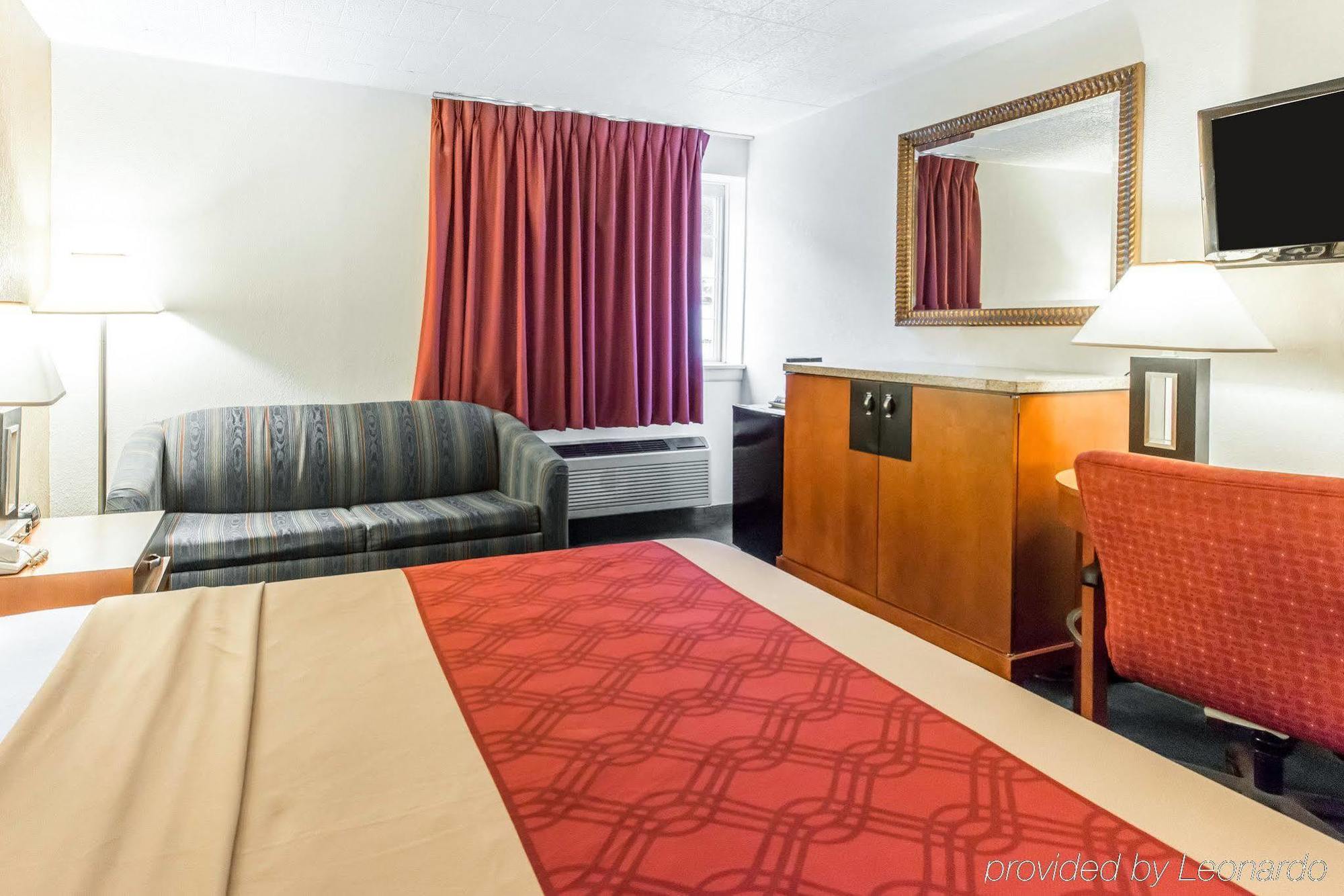 Red Roof Inn New Stanton Dış mekan fotoğraf