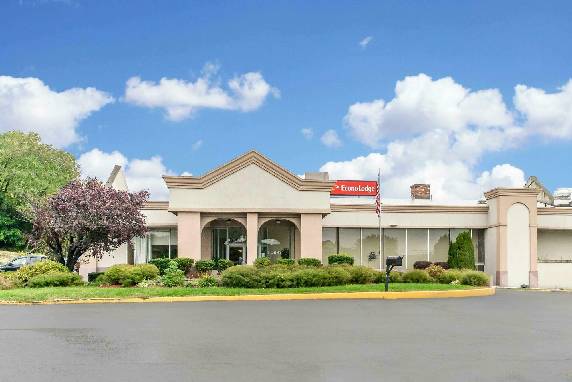 Red Roof Inn New Stanton Dış mekan fotoğraf